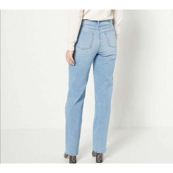 NYDJ Not Your Daughters Jeans Womens Barbara Bootcut Size 14 Blue Light Wash NWT - Picture 3 of 6